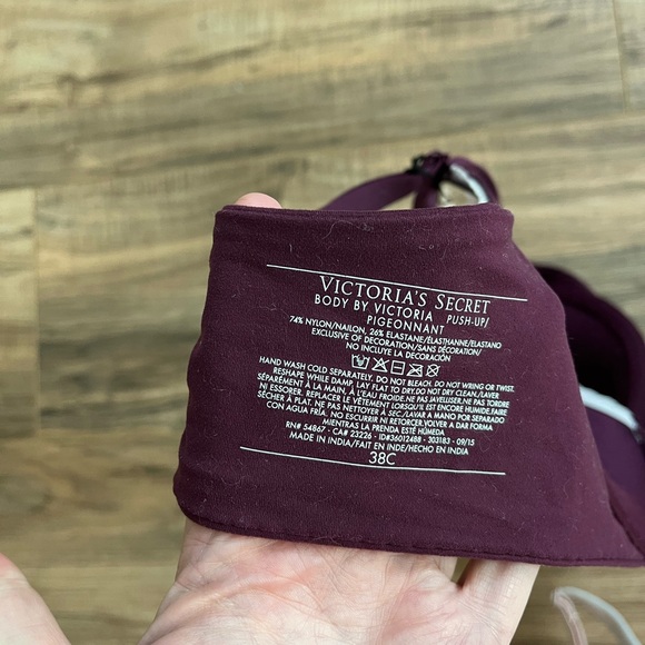 **NWT** Victoria’s Secret Body by Victoria Bra Set of 2 38C - Picture 7 of 8